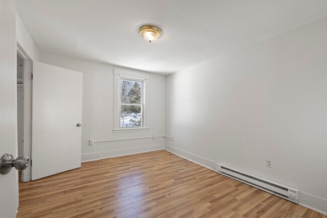 Building Photo - 122 Union St