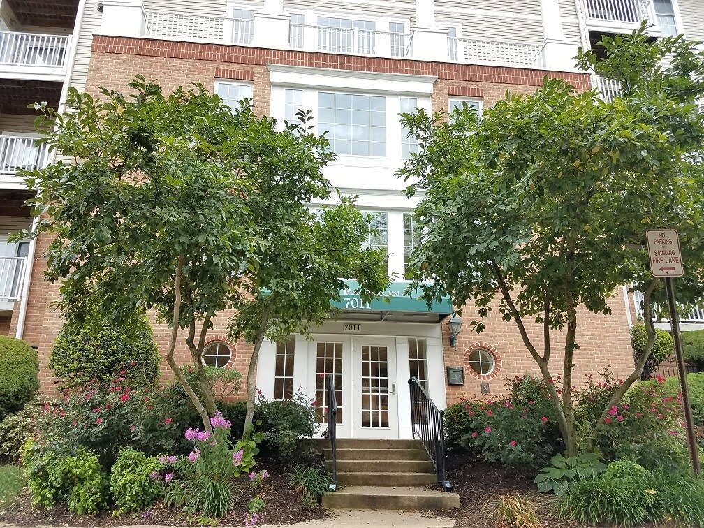 Building Front 2 - 7011 Falls Reach Dr
