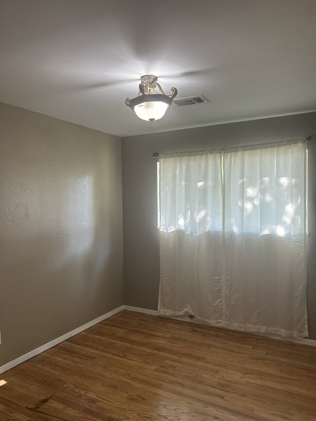 Building Photo - 137 Las Flores Ave