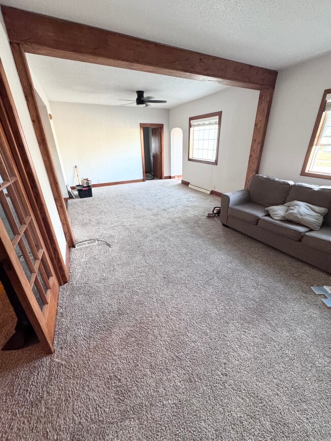 Building Photo - 523 E 1st St