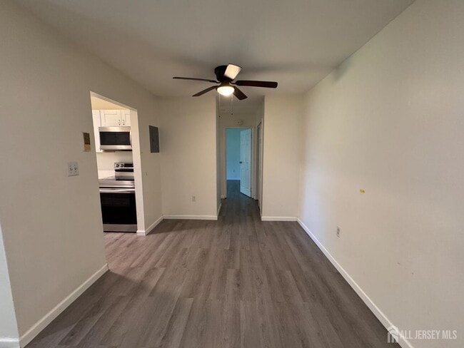 Building Photo - 289 Main St