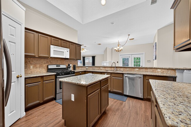 Building Photo - 7302 Foyer Cir