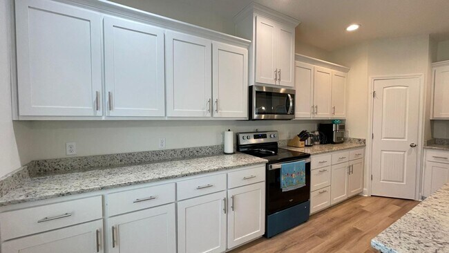 Building Photo - Beautiful 3 Bedroom, 3 Bathroom Home for Rent