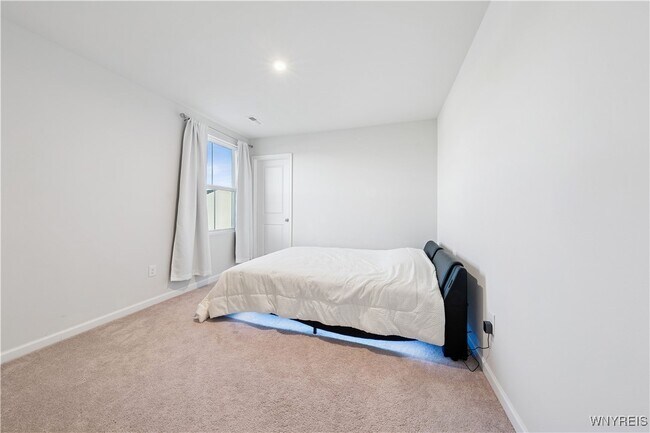 Building Photo - 32 Florence Ln