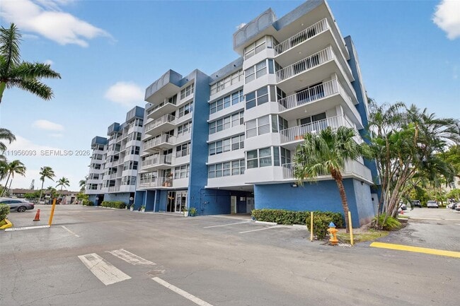 Building Photo - 16565 NE 26th Ave