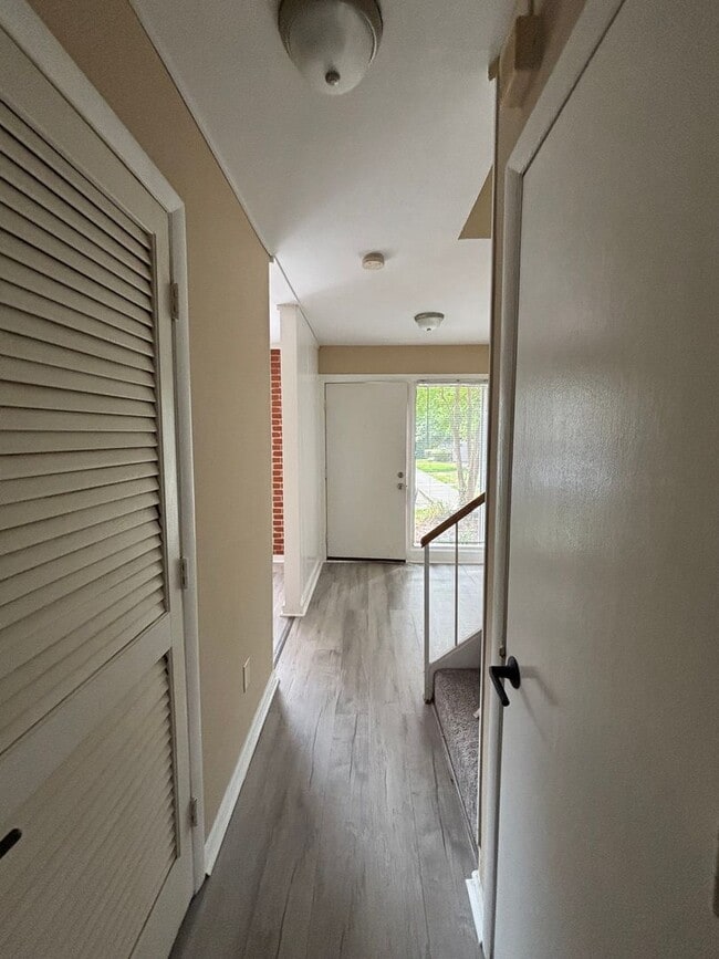 Building Photo - New Listing - Don't Miss Out! If you apply...