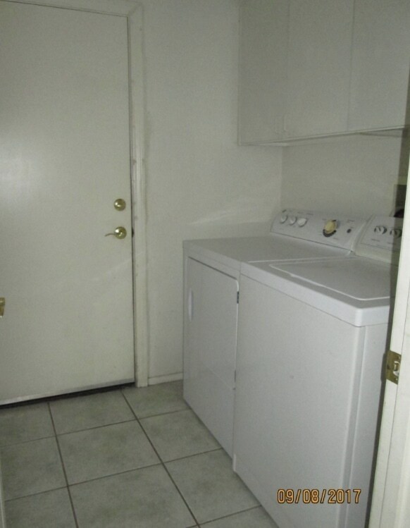 Building Photo - SUMMERLIN JEWEL! 4BD/2BA SINGLE STORY!