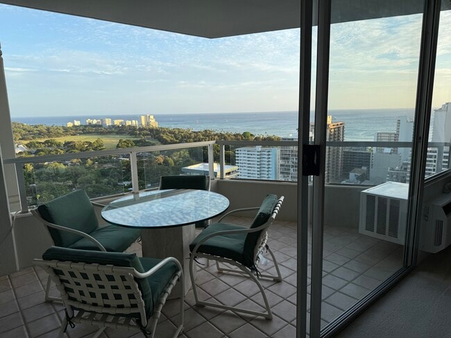 Building Photo - 2600 Pualani Way