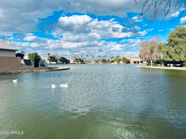 Building Photo - 10752 W Granada Rd