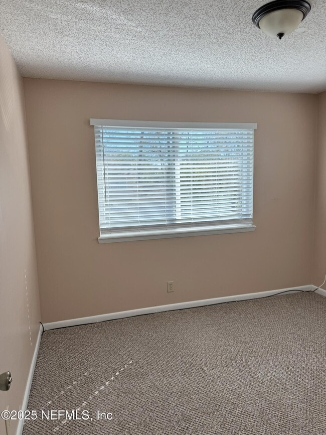 Building Photo - 447 Newport Dr