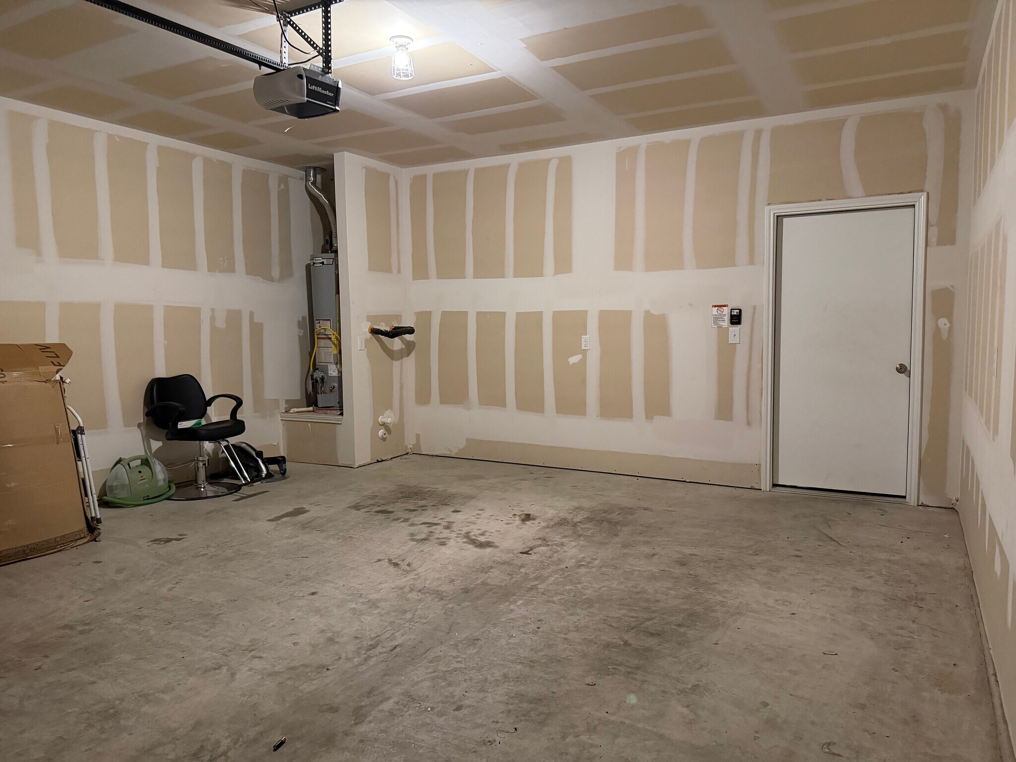 Building Photo - Room in House on Brooklyn Dr