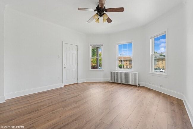 Building Photo - 5104 N Austin Ave