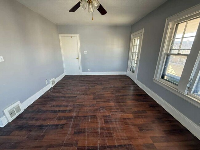 Building Photo - 4913 E 85th St