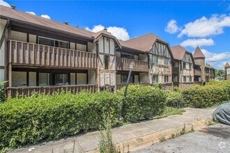 Building Photo - 112 Camelot Dr
