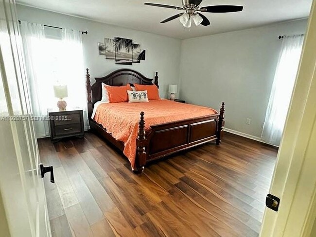 Building Photo - 720 2nd Pl SW