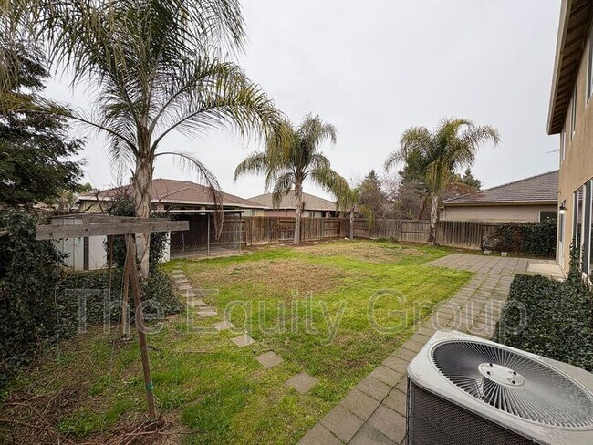 Building Photo - 3116 W Buena Vista Ave