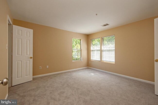 Building Photo - 10749 Kitchener Ct