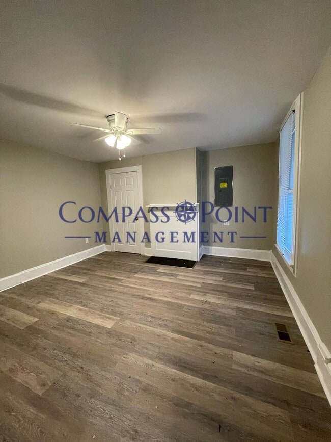 Building Photo - Your New Home Awaits! First Month Rent Fre...
