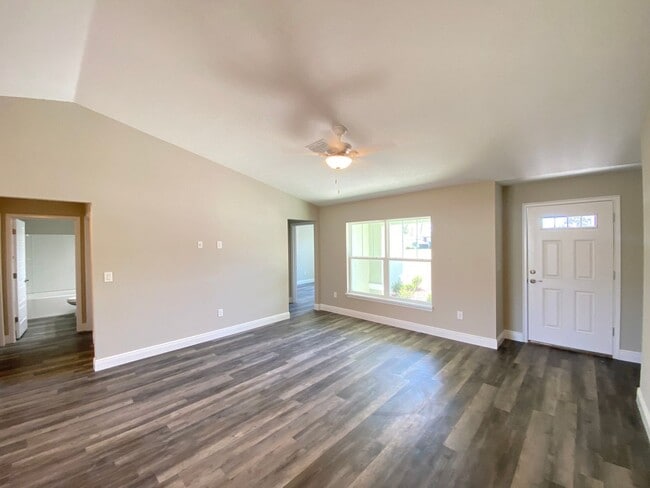 Building Photo - Custom Home - Kingsland Country Estates Desirable  4/2/2 **Won't Last**