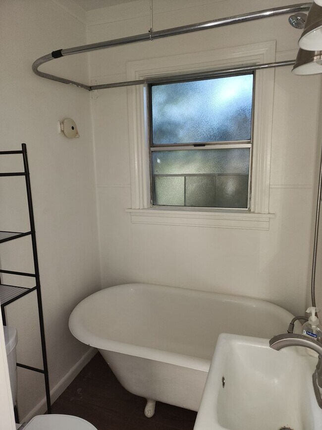 Building Photo - M508LA  ( Placement only property)