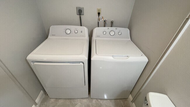 Building Photo - Spacious 2-Bedroom in Jupiter with 2.5 Baths!