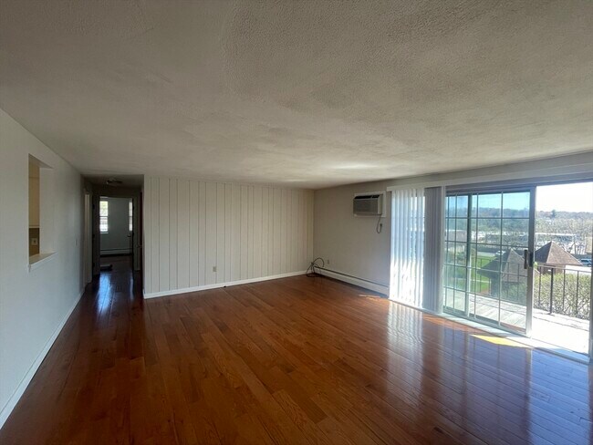 Building Photo - 10 Williamsburg Ct