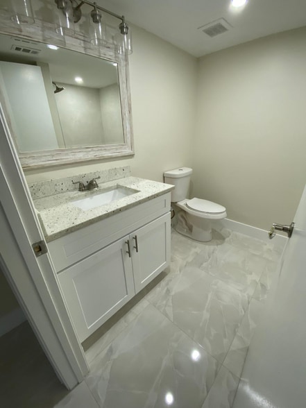 Building Photo - 8830 Royal Palm Blvd