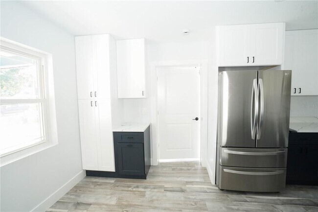 Building Photo - 5817 Dartmouth Ave N