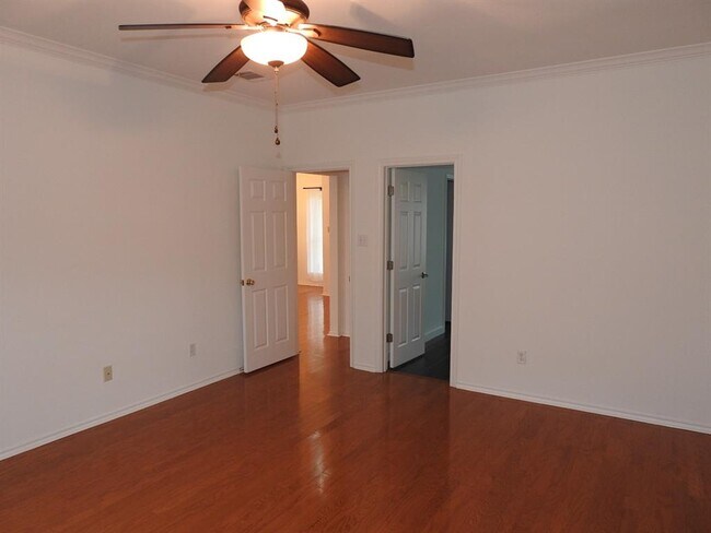 Building Photo - 11207 Crossland Dr