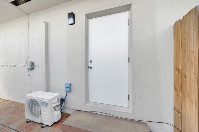 Building Photo - 7600 SW 19th Terrace