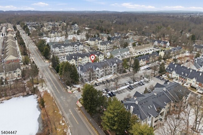 Building Photo - 12 Kingston Run