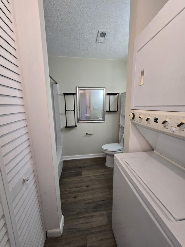 Building Photo - 3071 Huntleigh Dr