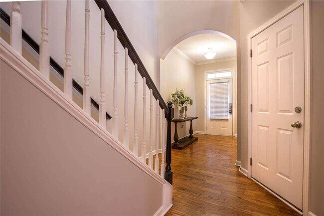 Building Photo - 2396 Meadow Falls Ln