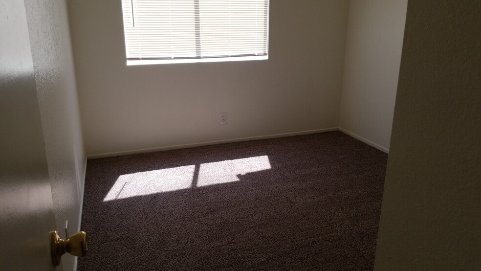 Building Photo - 474 Old Palms Dr