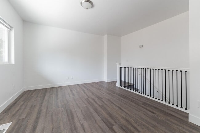 Building Photo - 360 N 200 W