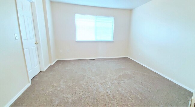Building Photo - 617 Saratoga Dr