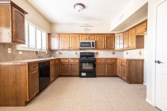 Building Photo - 12737 Tierra Nunez Ct