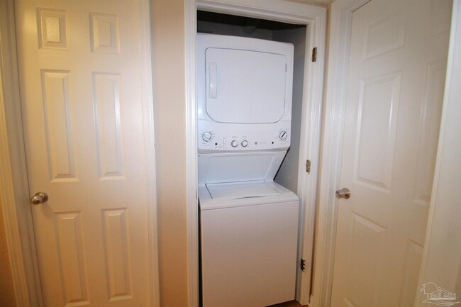 Building Photo - 710 Scenic Hwy