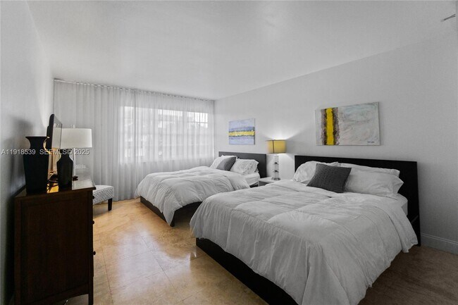 Building Photo - 100 Lincoln Rd