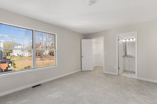 Building Photo - Coming Soon! End unit townhome in Annapolis!