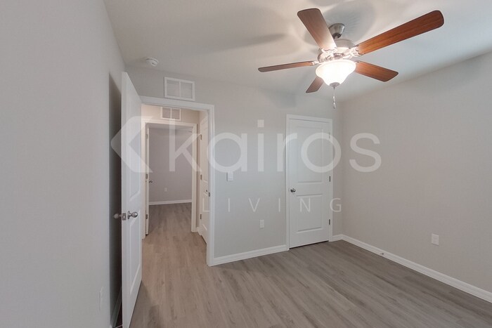 Building Photo - 8627 SW 43rd Ter