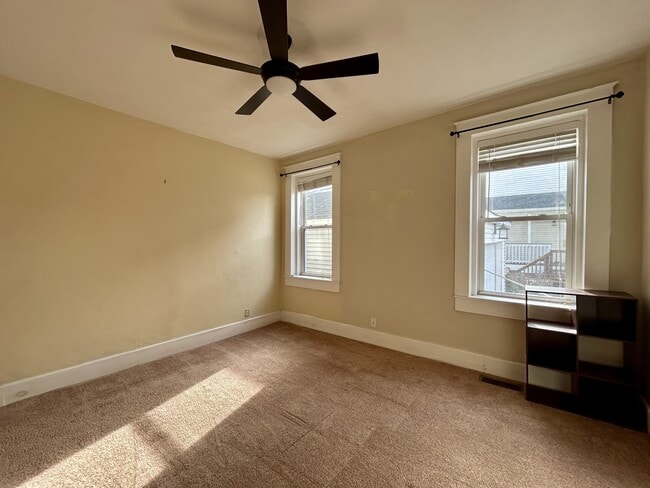 Building Photo - 3020 Colonial Ave