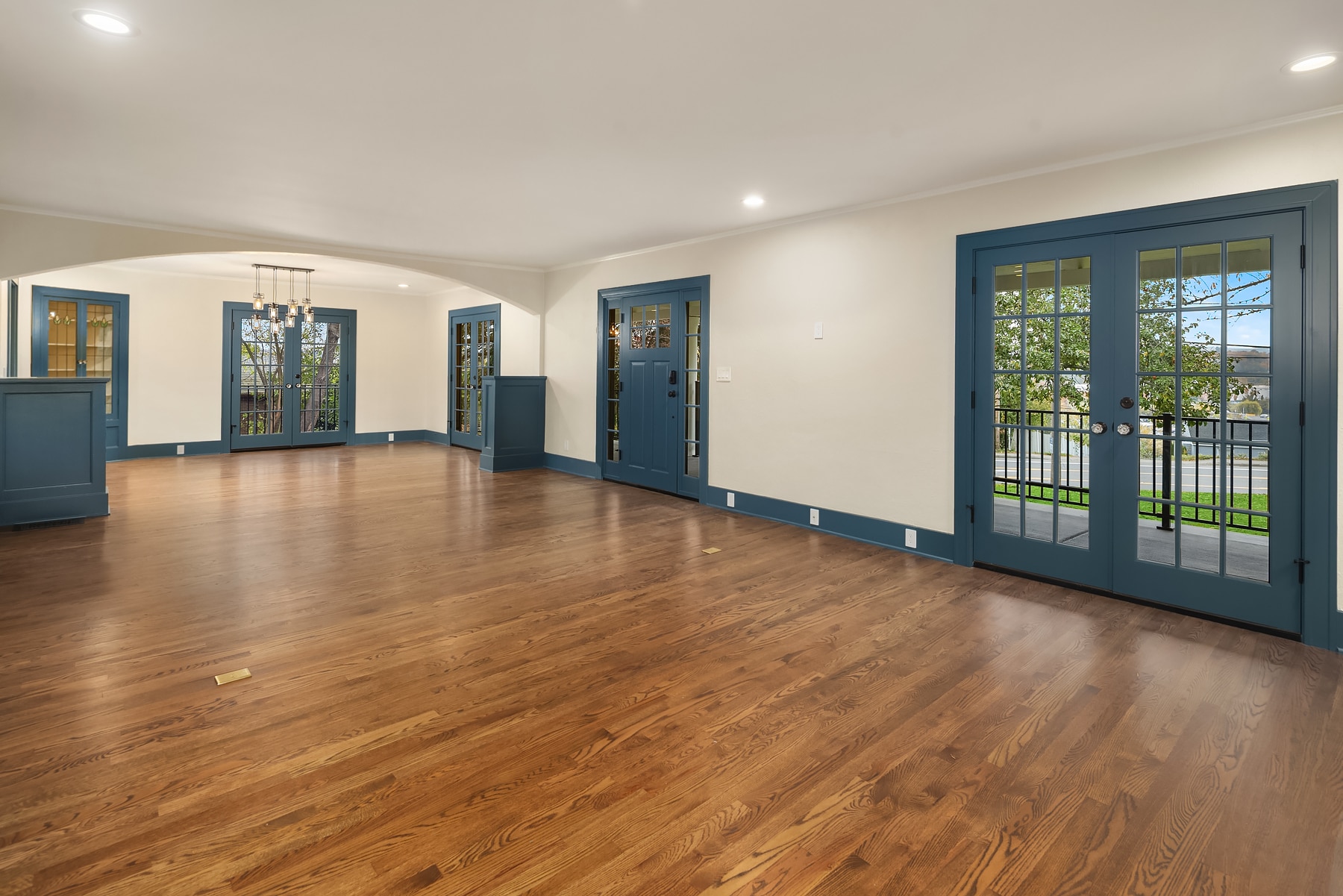 Building Photo - 10425 Des Moines Memorial Dr S