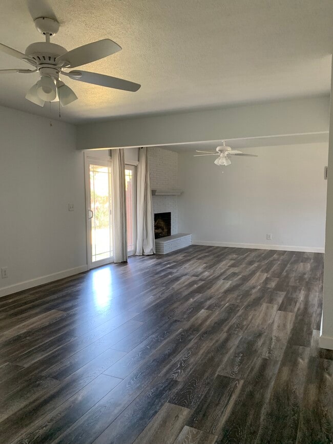 Building Photo - 2420 El Camino Dr
