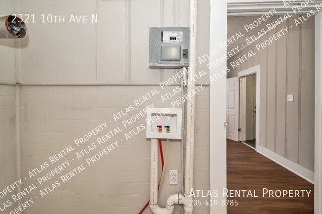 Building Photo - 2321 10th Ave N