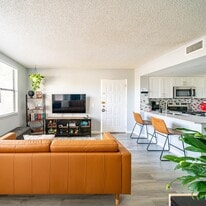 Building Photo - Bella Lago Vista