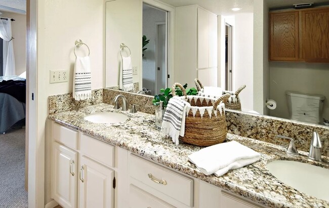 Building Photo - FULLY FURNISHED - LONG TERM RENTAL 3 Bedro...