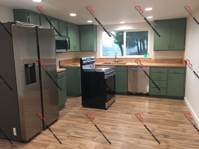 Building Photo - STATUS: * AVAILABLE * | R210A | $2095 + $2...