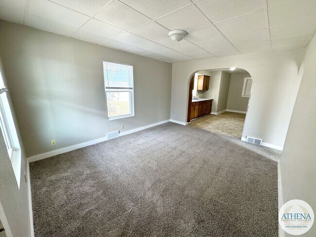 Building Photo - 2 Bed / 1 Bath House Off North Main Street