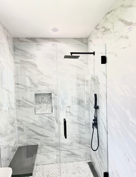 Building Photo - 5630 Vantage Ave